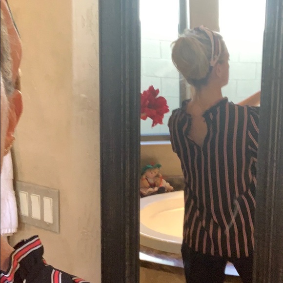 Black and Red Romantic Sleeve Blouse - Picture 6 of 7